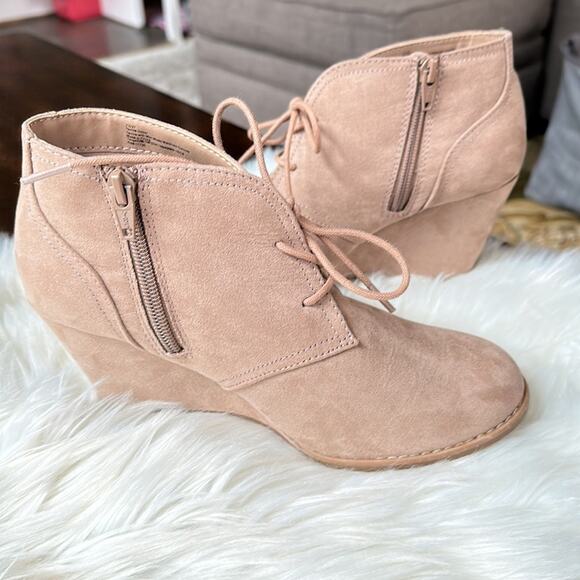 Universal Thread | Wedge Tan Ankle Booties Size 7.5W - Picture 6 of 8